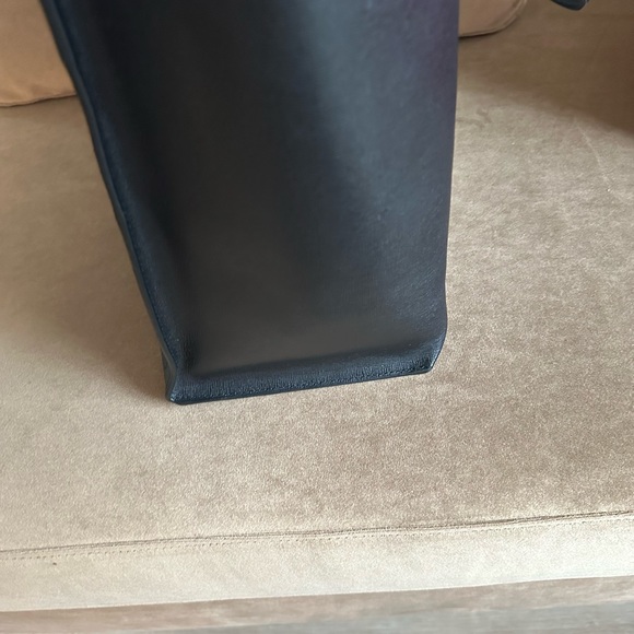 ❤️❤️❤️ SOLD!!!  FURLA BLACK TOTE  SOLD!!! - Picture 4 of 10